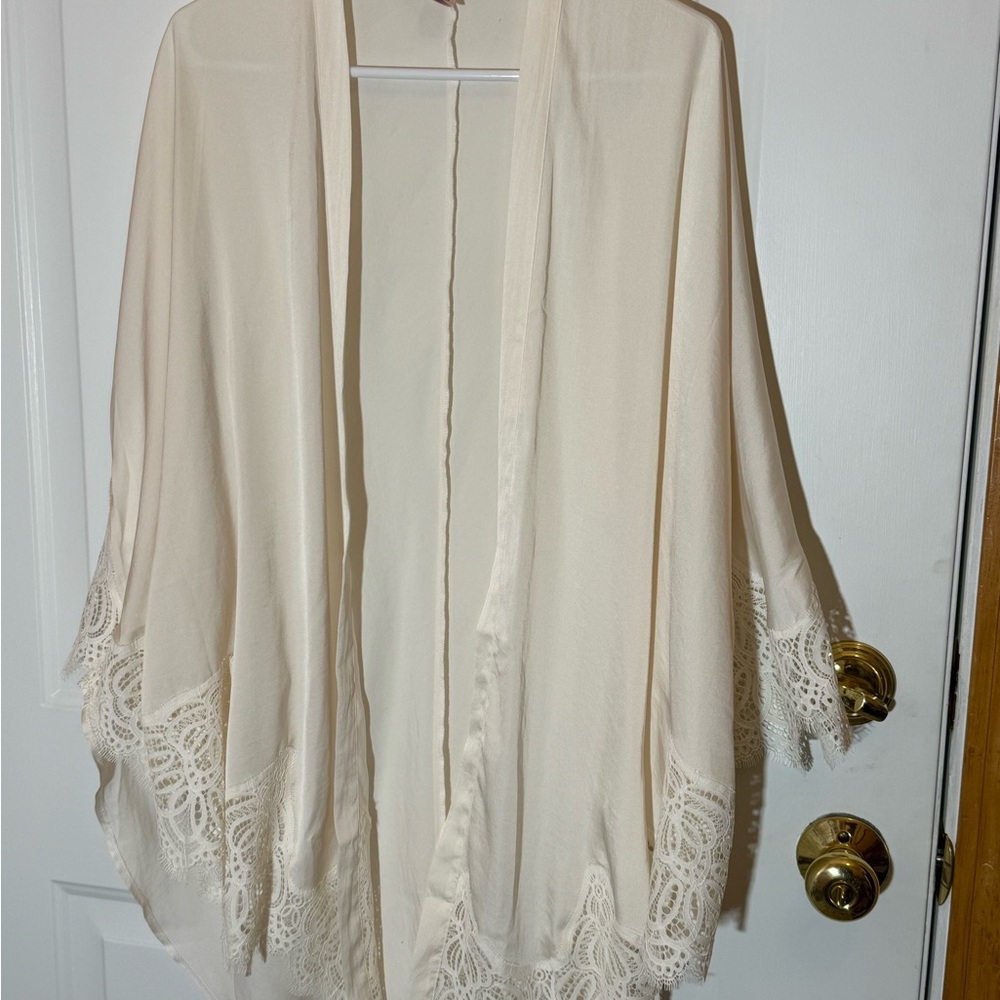 Victoria's Secret Lightweight Lace-Trimmed Kimono Robe-Cream Color